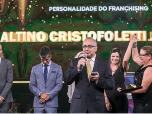 Leia mais sobre o artigo Da juventude humilde à Personalidade do Franchising com metas audaciosas: conheça Altino Cristofoletti Junior, CEO da Casa do Construtor