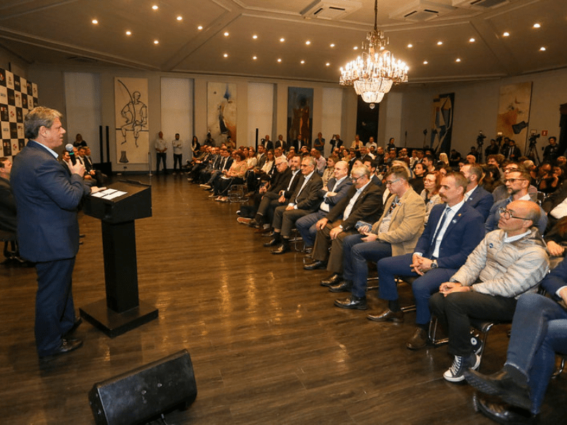 Leia mais sobre o artigo SP autoriza aporte de quase R$ 1 bi para novas moradias em parceria com a Caixa Econômica Federal