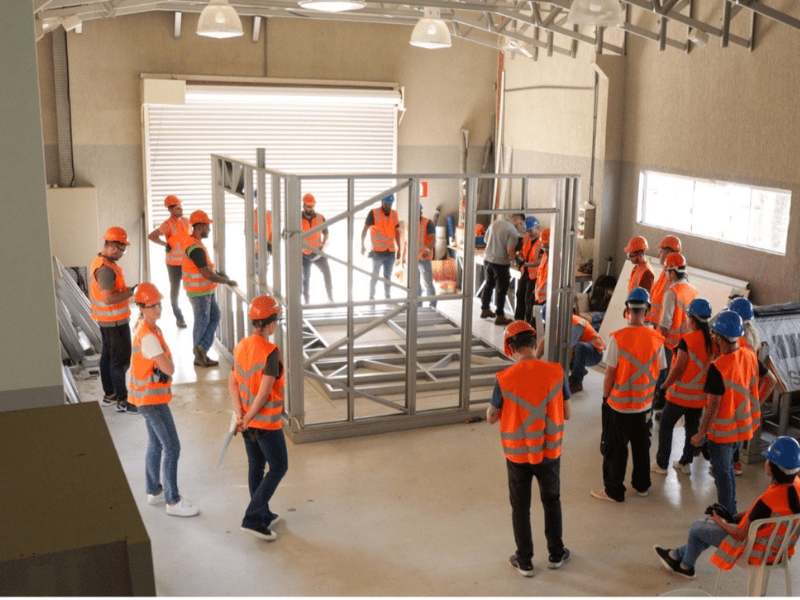 Leia mais sobre o artigo Espaço Smart já capacitou mais de 10 mil profissionais para o Steel Frame e quer preparar 1.000 novos alunos em 2025
