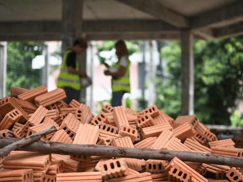 Leia mais sobre o artigo Vendas de materiais de construção disparam em março após queda no início do ano, revela estudo