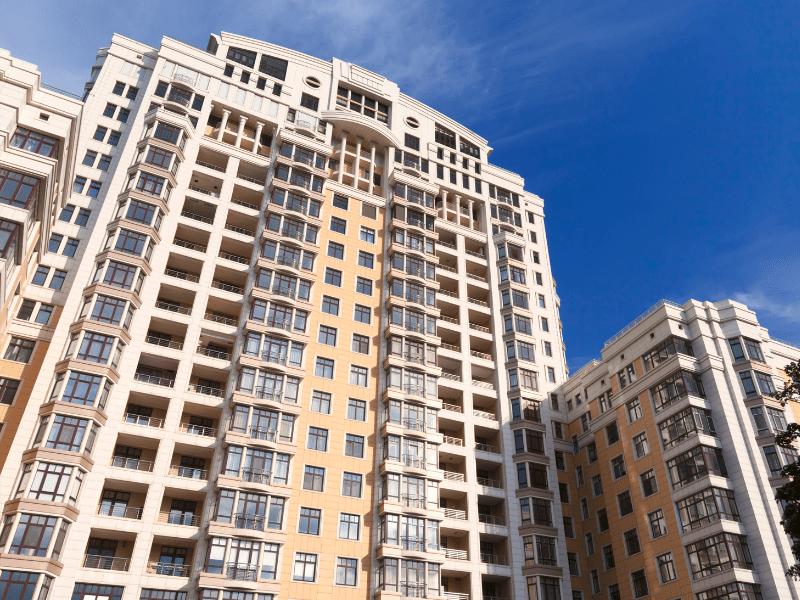 Leia mais sobre o artigo Mercado imobiliário mantém estabilidade nas vendas e registra redução na oferta no 2º trimestre de 2025