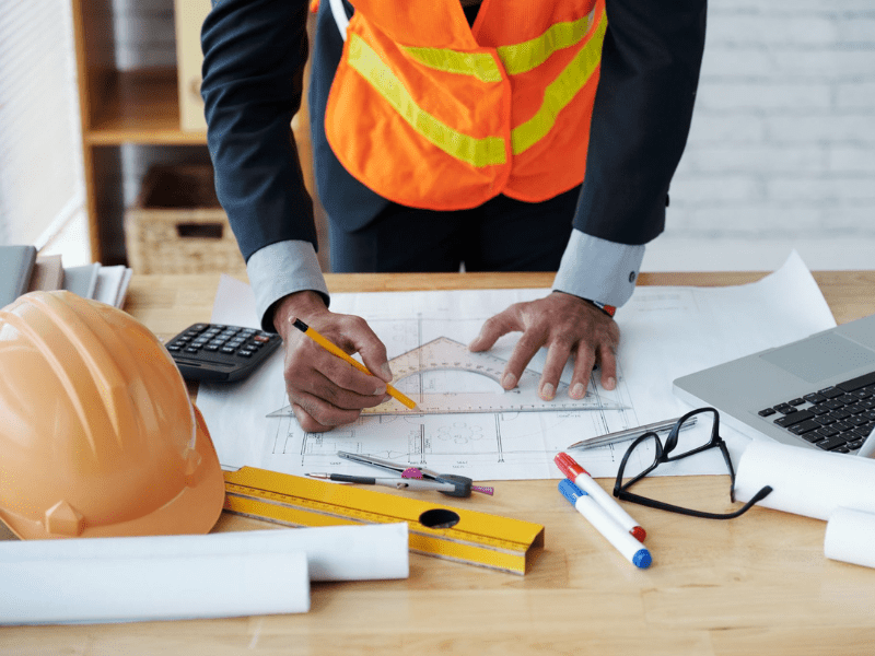 Leia mais sobre o artigo Construção civil deve movimentar quase R$ 3 trilhões em 5 anos e reforça investimentos em segurança do trabalho