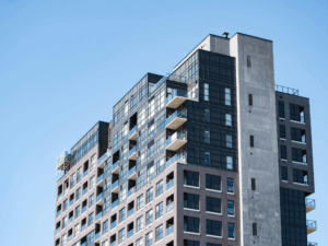 Leia mais sobre o artigo Setor de construção sente o peso do juro alto e reduz expectativas de crescimento