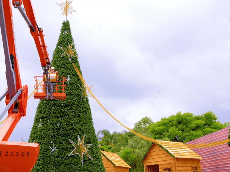Leia mais sobre o artigo Mills participa da montagem da Villa de Natal SP com equipamentos para instalação das estruturas