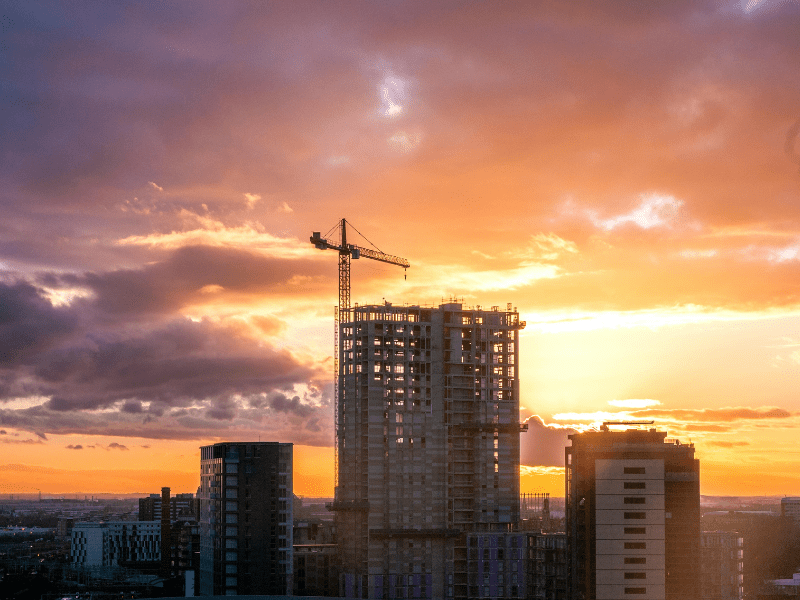 Leia mais sobre o artigo Reforma Tributária deve elevar custos de obras em até 20% e redesenhar cadeia produtiva da construção civil, aponta estudo da BSSP Consulting