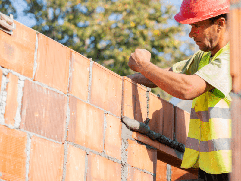 Leia mais sobre o artigo Construção cria 38 mil empregos em março de 2026