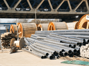Leia mais sobre o artigo Indústria de materiais de construção amplia produção, mas mantém cautela nos investimentos